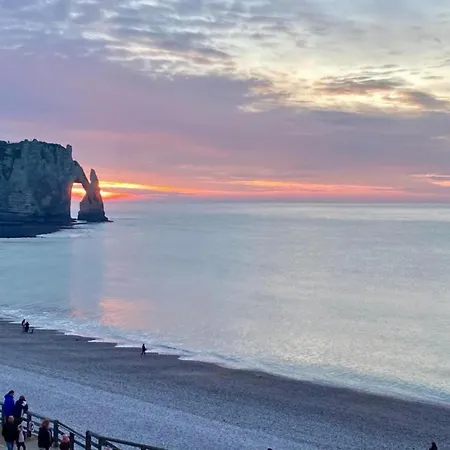 In Normandy Near The Sea, Cleaning Included Étretat